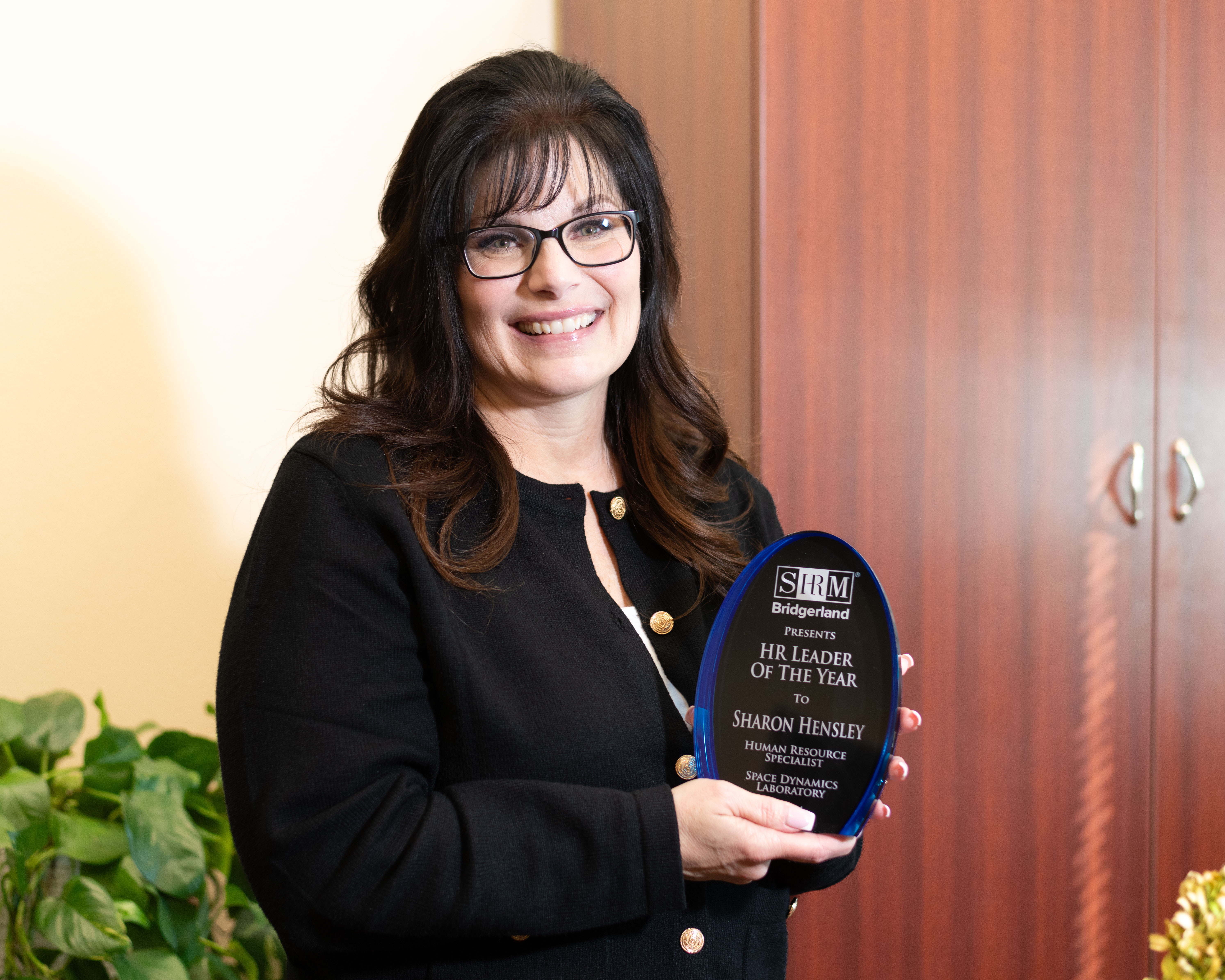 Sharon Hensley holds her award.